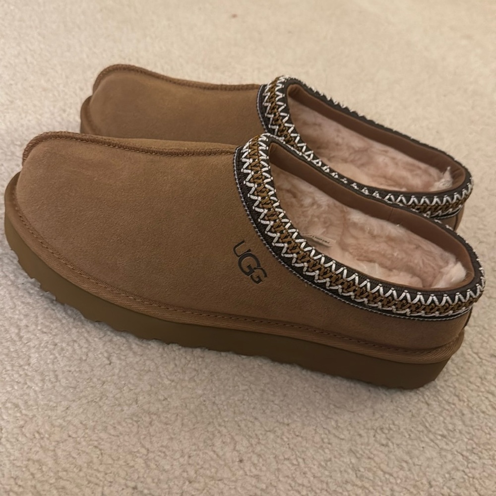Ugg Tasman Chestnut - NEW, NEVER WORN